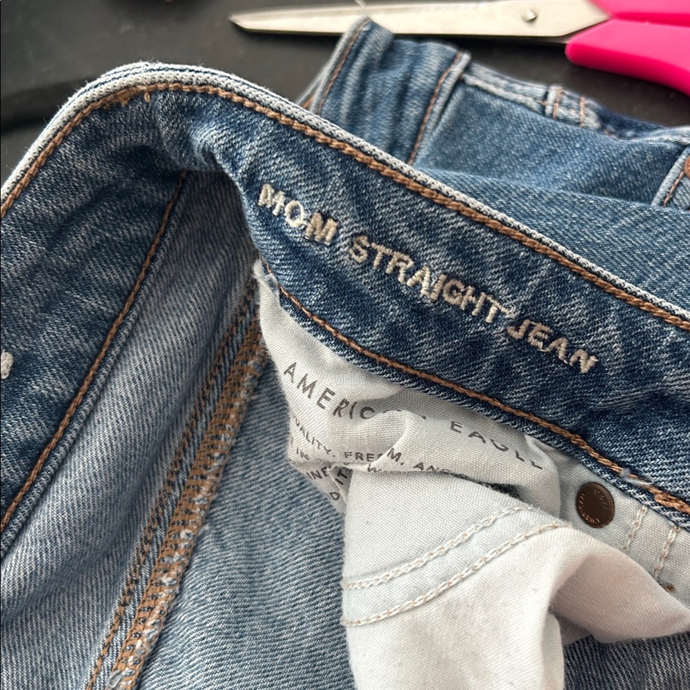 AMERICAN EAGLE Stretch Mom Straight Jean Medium Wash Denim comfort waistband 6 - Picture 7 of 8